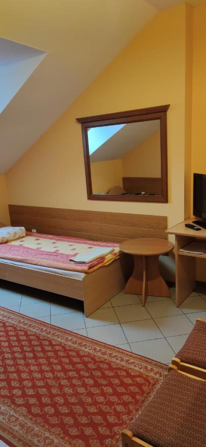 Uslugi Hotelarskie Helena เซียเมียติตเช ภายนอก รูปภาพ